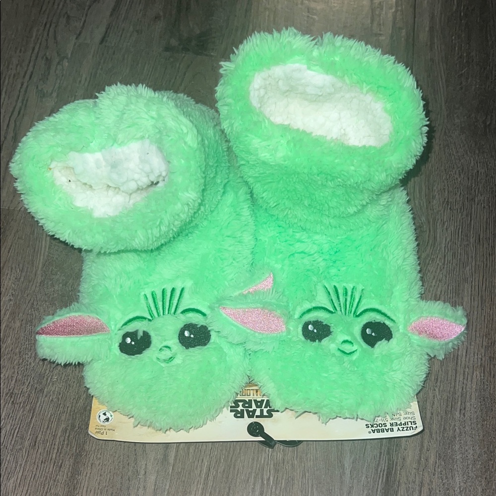 Star Wars Green Character Fuzzy Slippers sm/m new